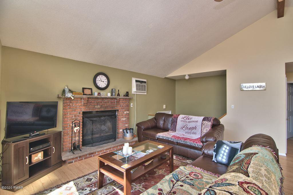 2639-105 Boulder Road Lake Ariel, PA 18436 - Photo 12 of 35 Living Room