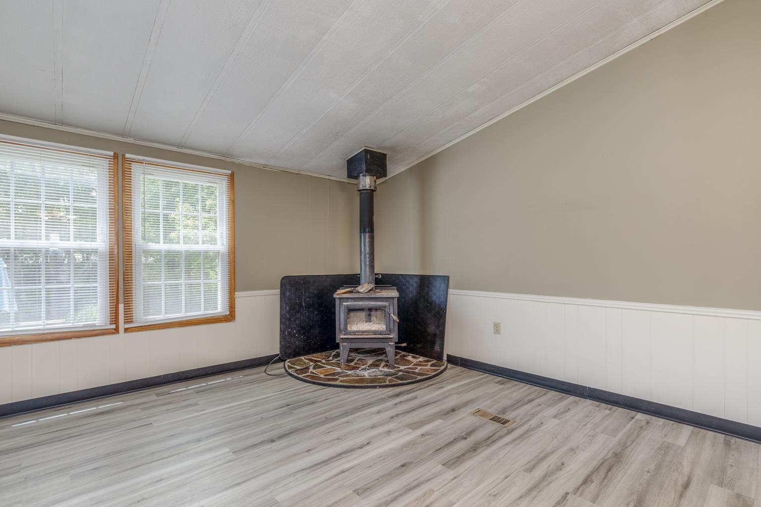 160 Redwood Road Loudon, NH 03307 - Photo 9 of 27 Gallery Image 9