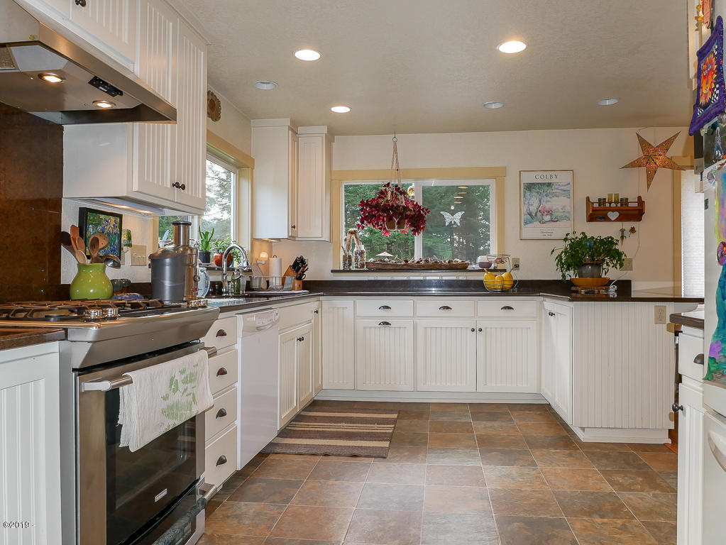 4109 Logsden Road Siletz, OR 97380 - Photo 5 of 40 Kitchen
