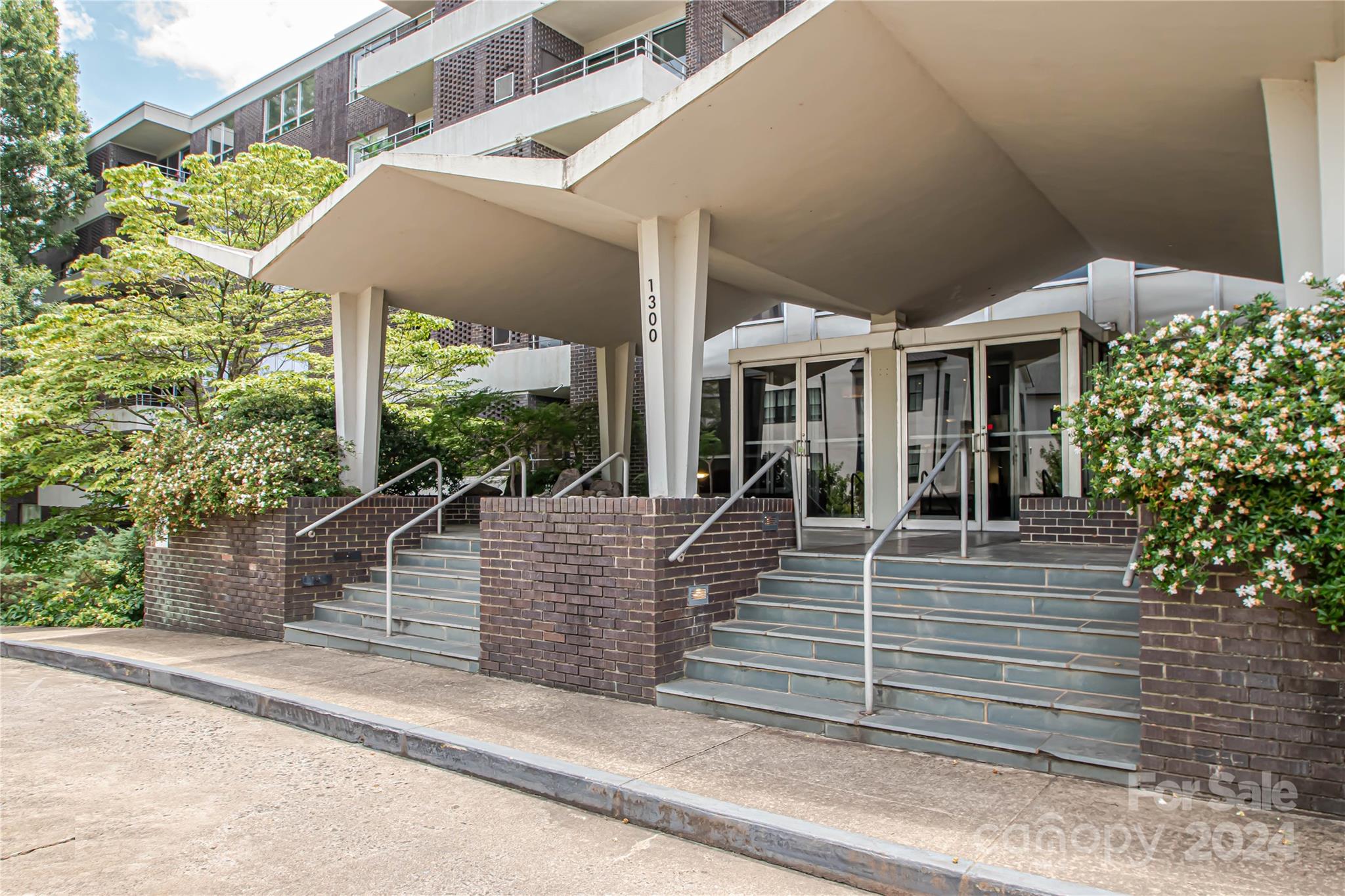 1300 Reece Road, Unit 606 Charlotte, NC 28209 - Photo 2 of 47 Gallery Image 2