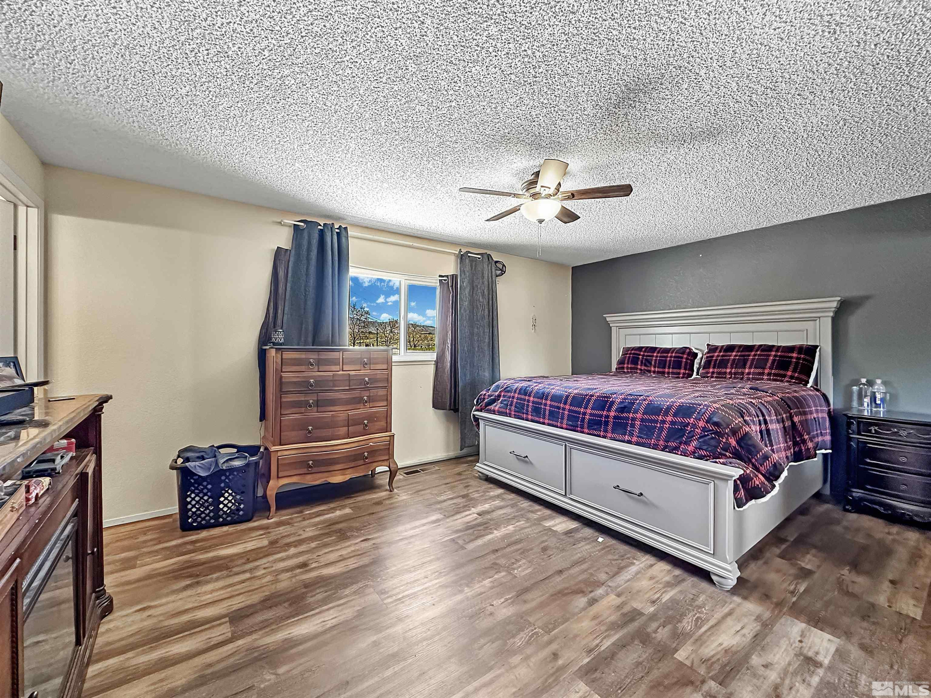 11595 Vicksburg Road Reno, NV 89508 - Photo 7 of 18 a bedroom with a bed and a chandelier