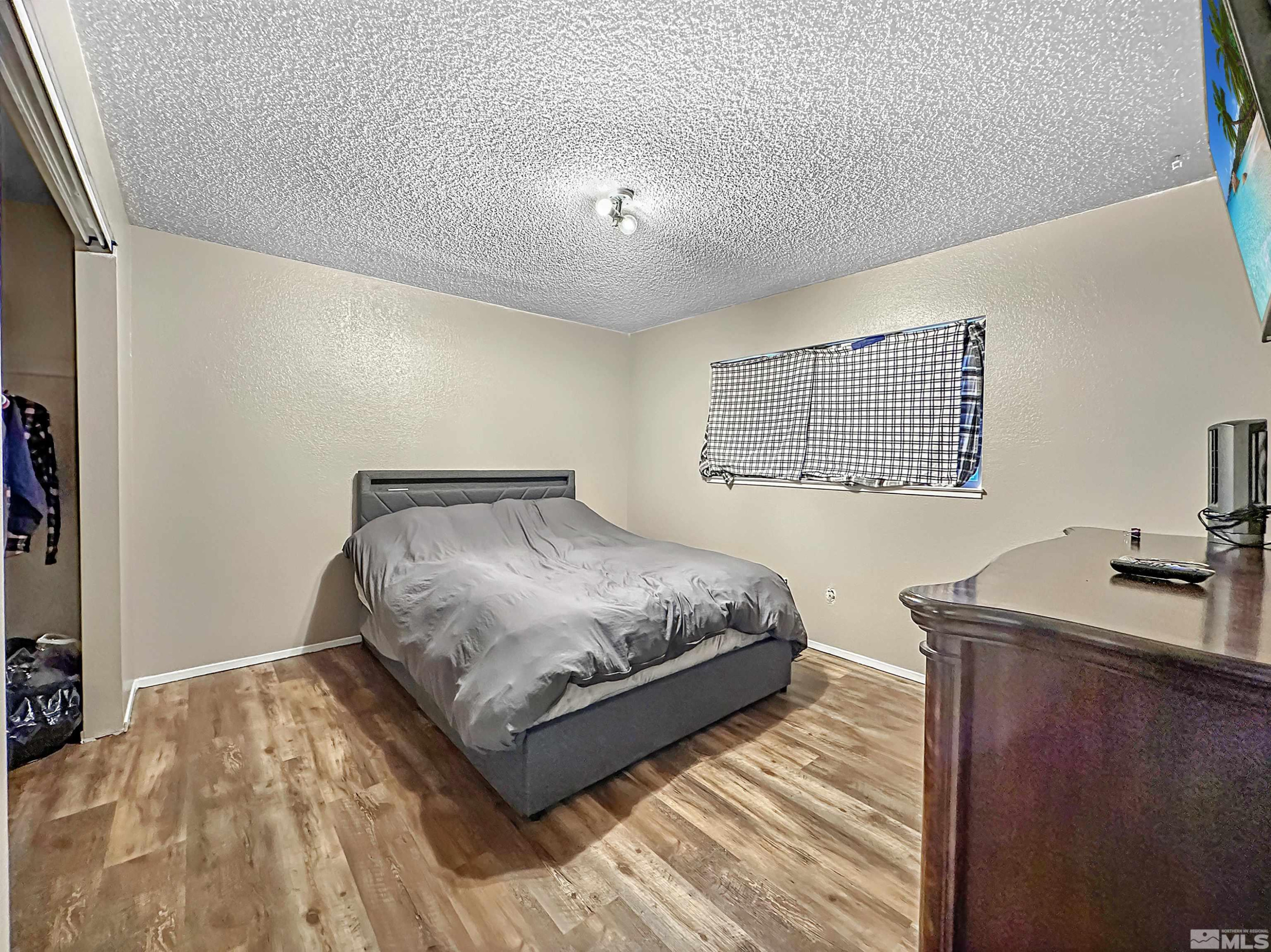 11595 Vicksburg Road Reno, NV 89508 - Photo 10 of 18 a bedroom with a bed and a dresser