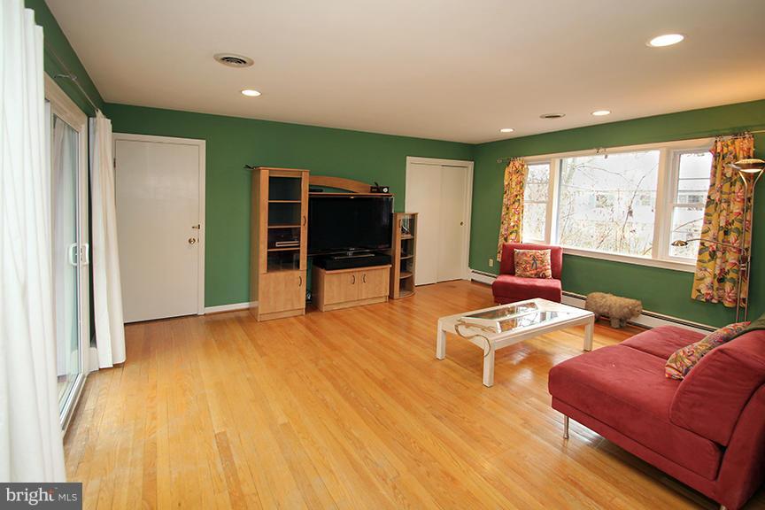 14 Midhurst Road Silver Spring, MD 20910 - Photo 16 of 30 Family Room