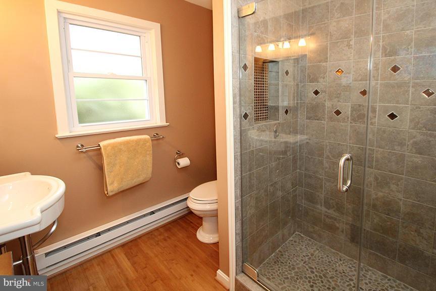 14 Midhurst Road Silver Spring, MD 20910 - Photo 17 of 30 Bath