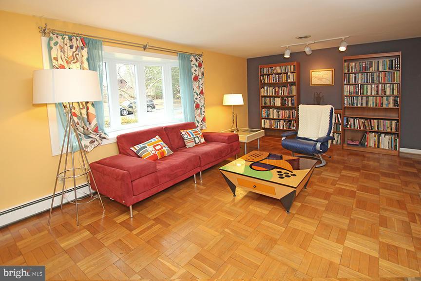 14 Midhurst Road Silver Spring, MD 20910 - Photo 4 of 30 Living Room