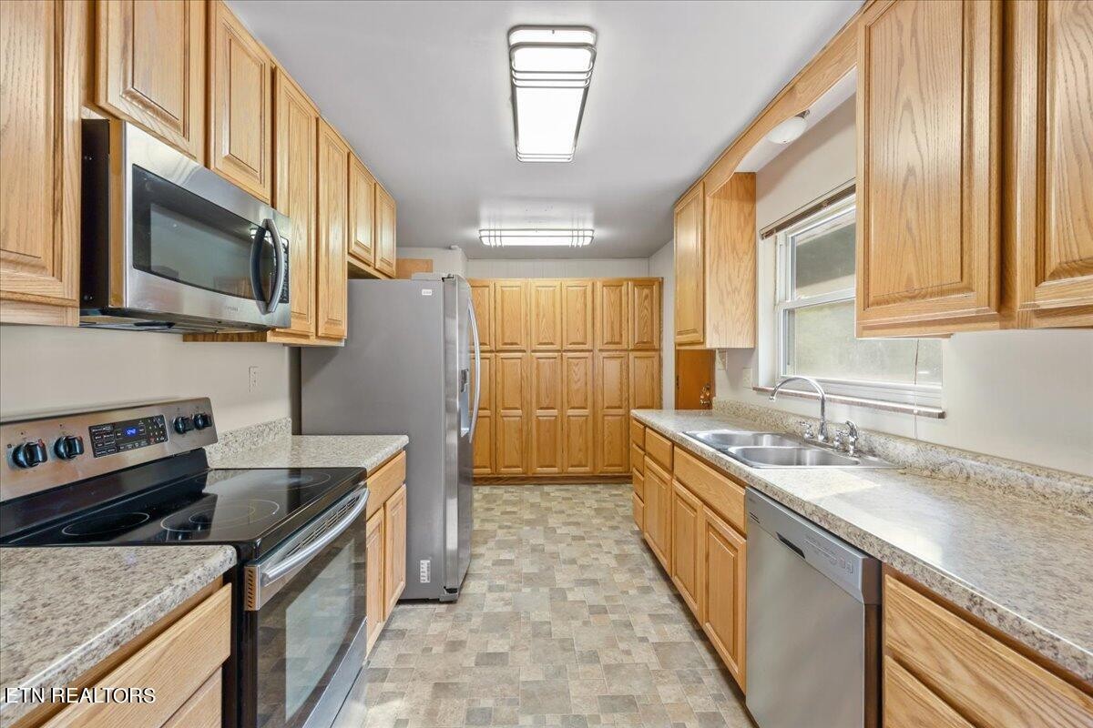 808 Oliver Road Knoxville, TN 37920 - Photo 9 of 32