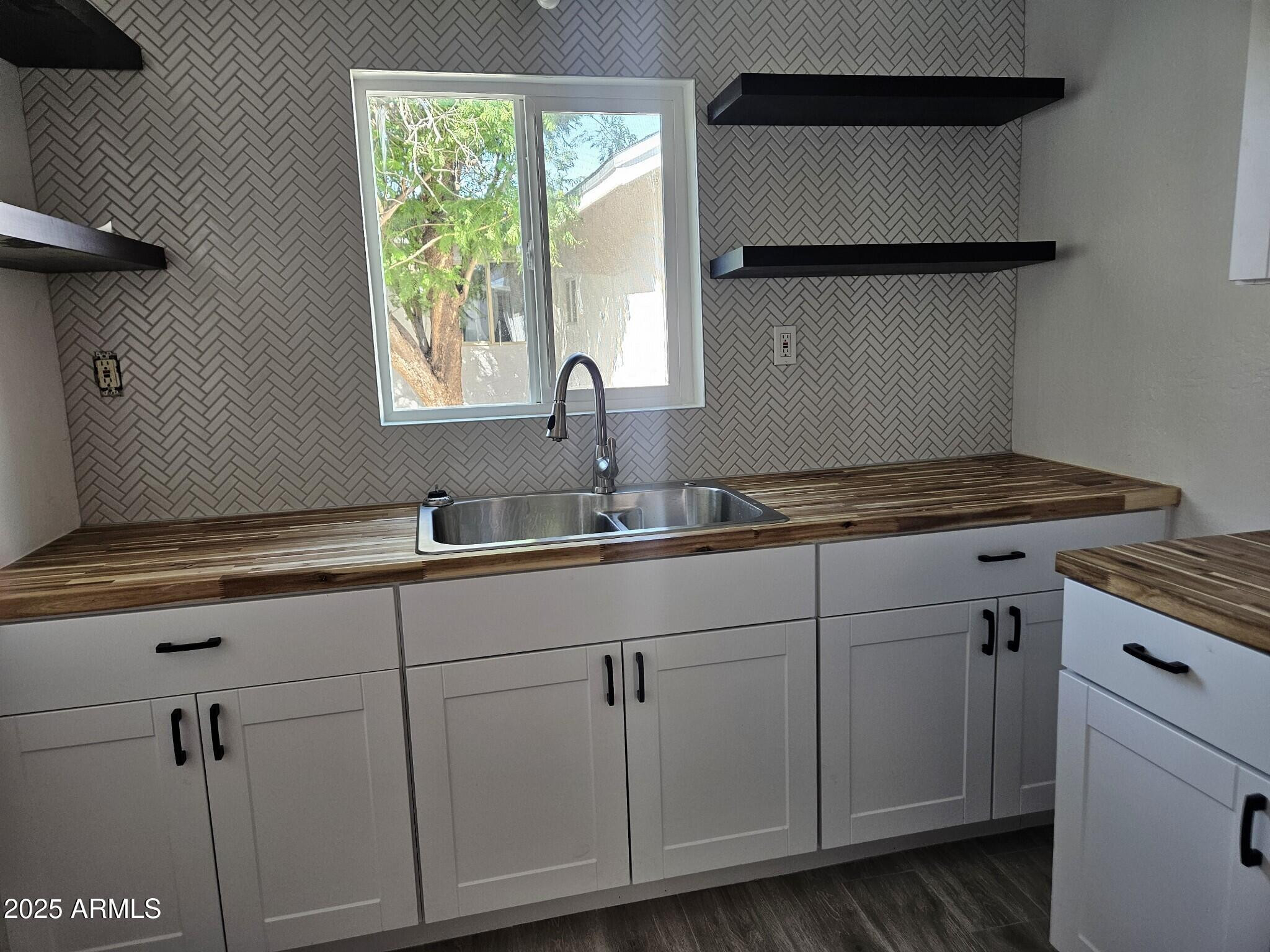 819 East Apollo Road Phoenix, AZ 85042 - Photo 15 of 17