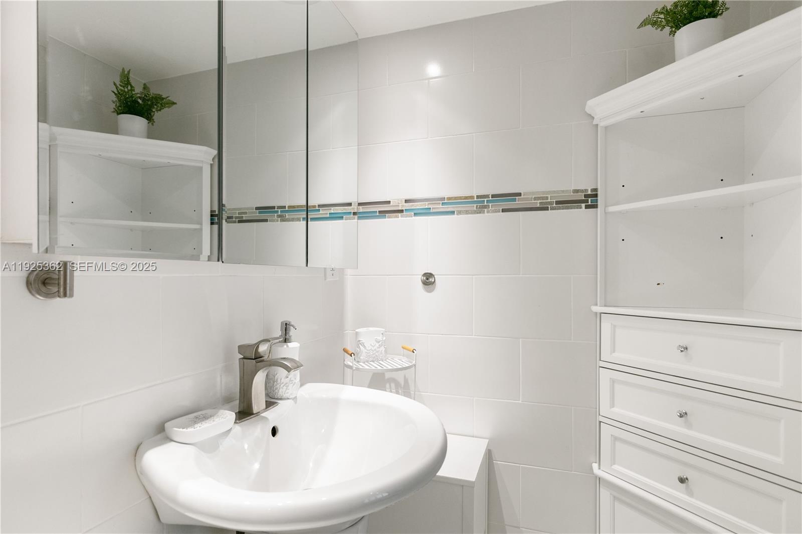 1900 North Victoria Park Road Fort Lauderdale, FL 33305 - Photo 22 of 60 a bathroom with a sink and a mirror