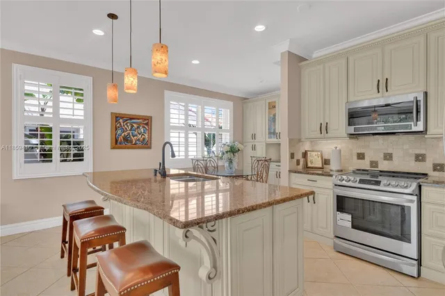 $860,000 | 322 Southwest 184th Way, Pembroke Pines, FL 33029