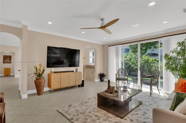 $860,000 | 322 Southwest 184th Way, Pembroke Pines, FL 33029