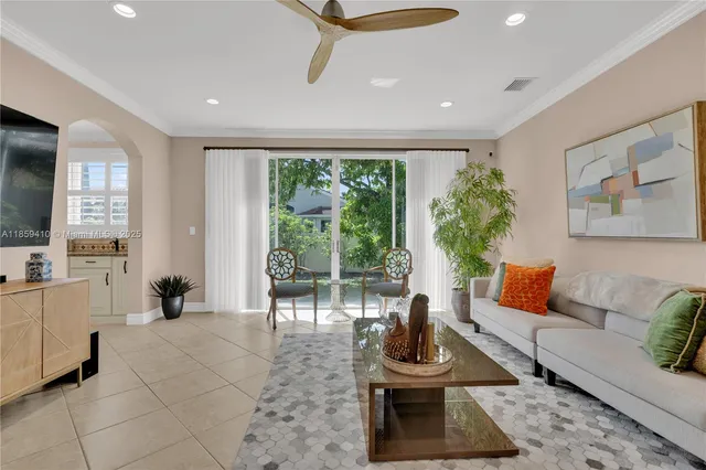 $860,000 | 322 Southwest 184th Way, Pembroke Pines, FL 33029