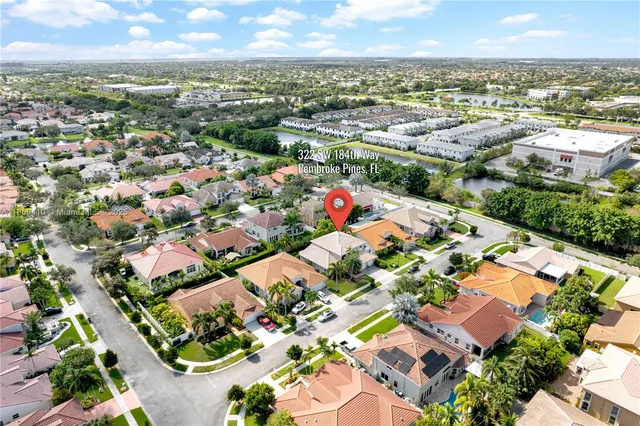 $860,000 | 322 Southwest 184th Way, Pembroke Pines, FL 33029