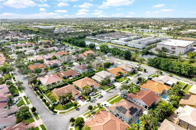$860,000 | 322 Southwest 184th Way, Pembroke Pines, FL 33029