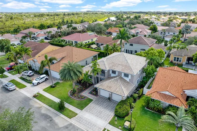 $860,000 | 322 Southwest 184th Way, Pembroke Pines, FL 33029