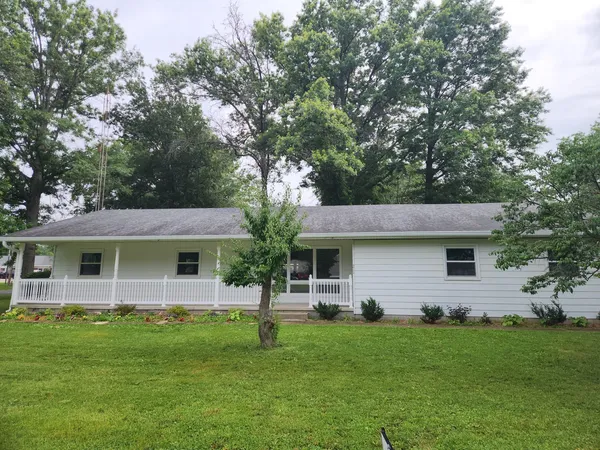 $185,000 | 211 West Depew Street, Odin, IL 62870