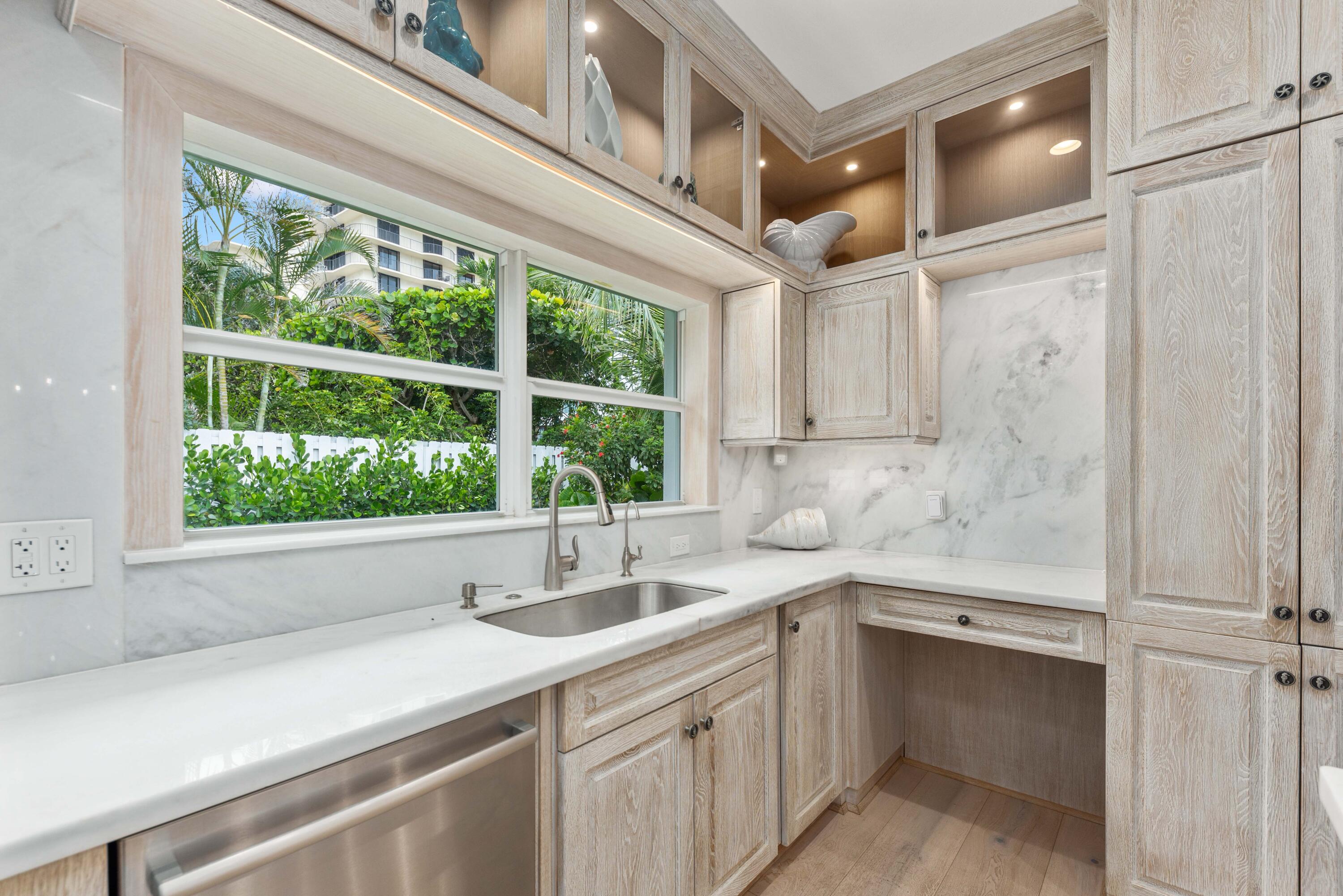 51 Colony Road Jupiter Inlet Colony, FL 33469 - Photo 12 of 65 51 Colony Rd (35)