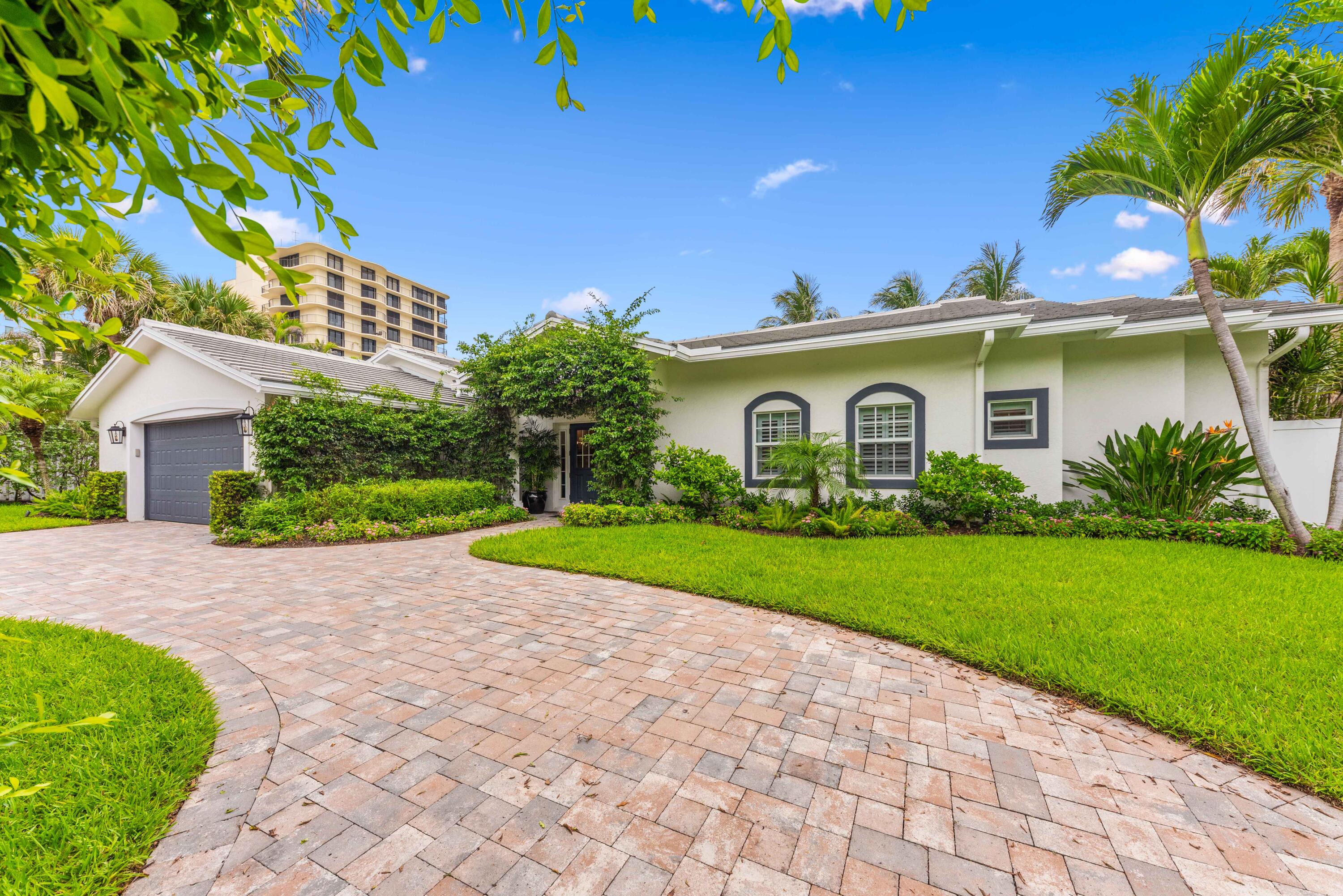 51 Colony Road Jupiter Inlet Colony, FL 33469 - Photo 3 of 65 51 Colony Rd (25)