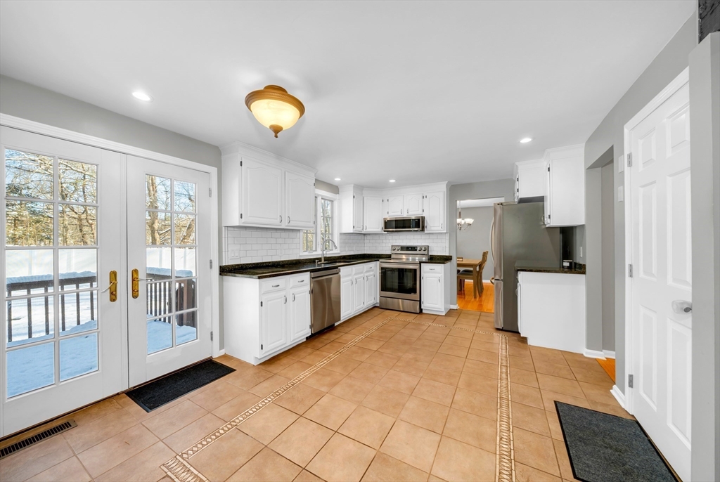 37 Sullivan Street North Andover, MA 01845 - Photo 12 of 42