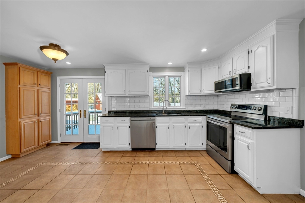 37 Sullivan Street North Andover, MA 01845 - Photo 13 of 42