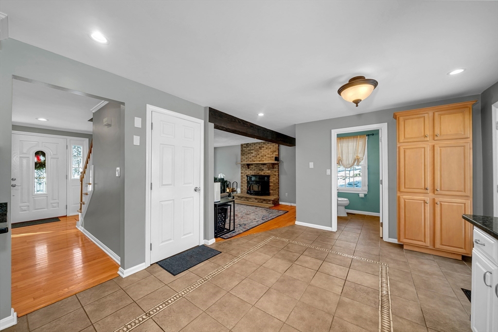 37 Sullivan Street North Andover, MA 01845 - Photo 15 of 42