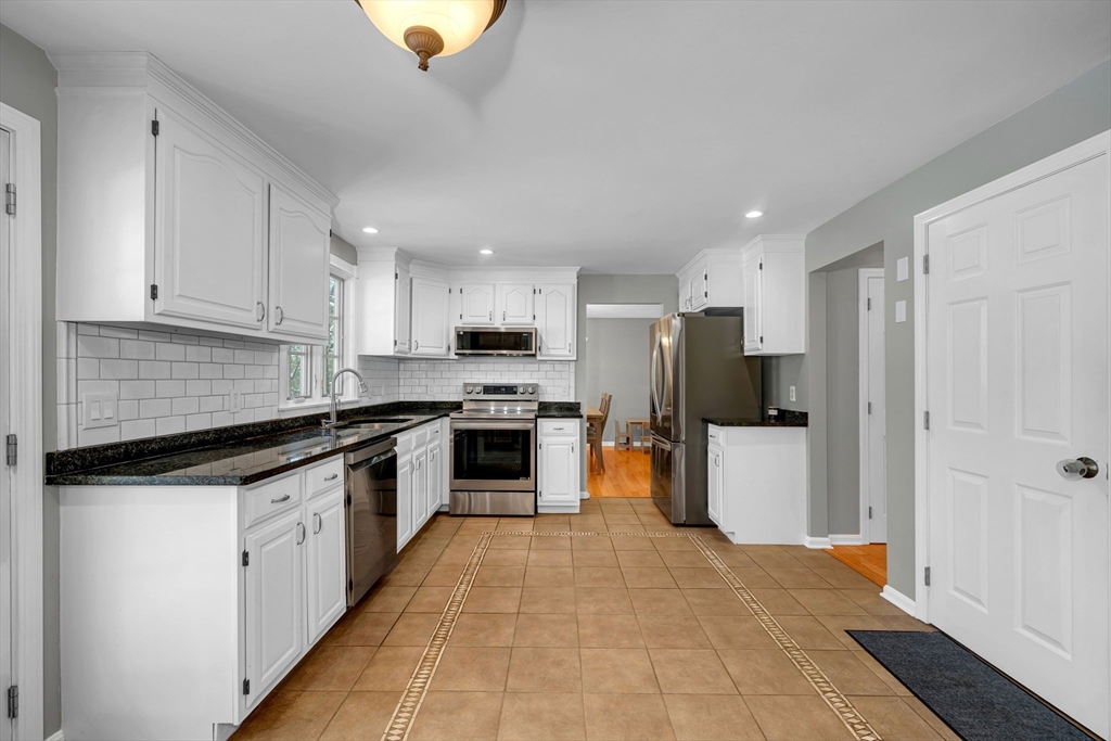 37 Sullivan Street North Andover, MA 01845 - Photo 17 of 42