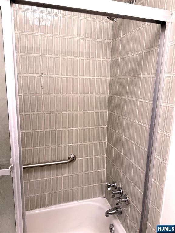 280 South Prospect Avenue, Unit 3N Hackensack, NJ 07601 - Photo 18 of 27 a bathroom with a bathtub