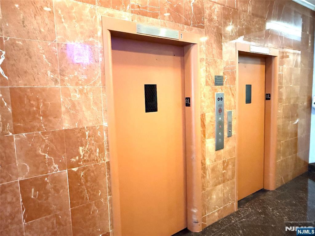 280 South Prospect Avenue, Unit 3N Hackensack, NJ 07601 - Photo 4 of 27 a view of a bathroom