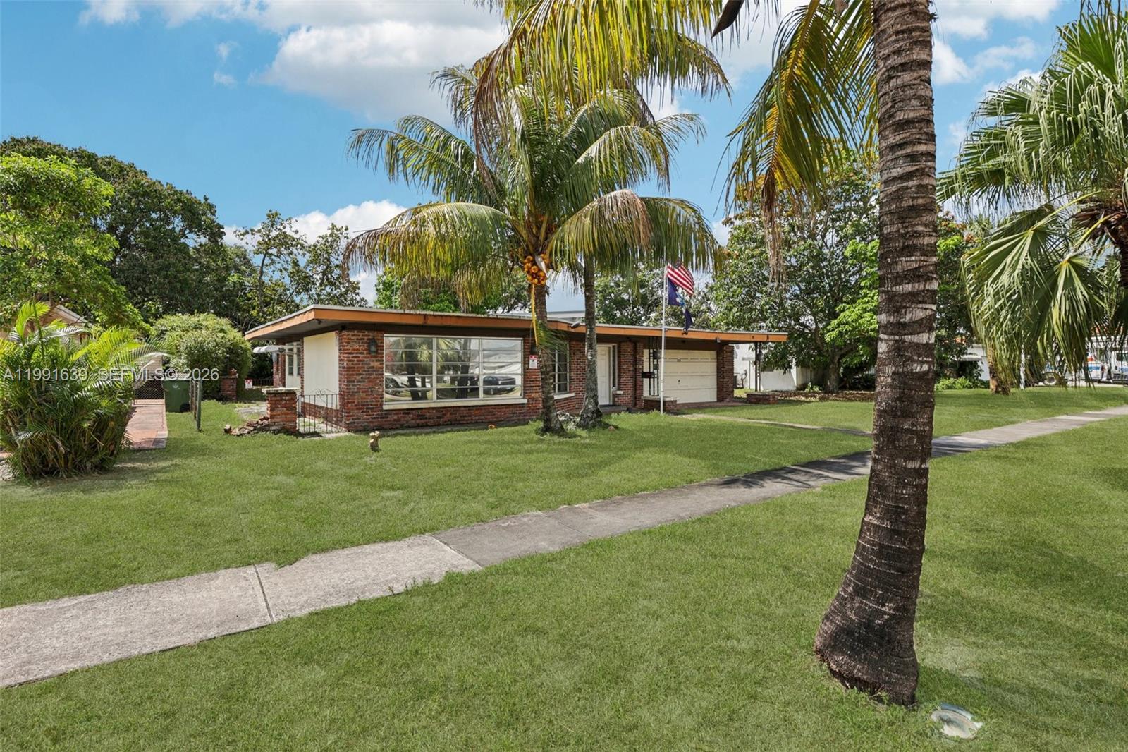 272 West 46th Street Hialeah, FL 33012 - Photo 3 of 34