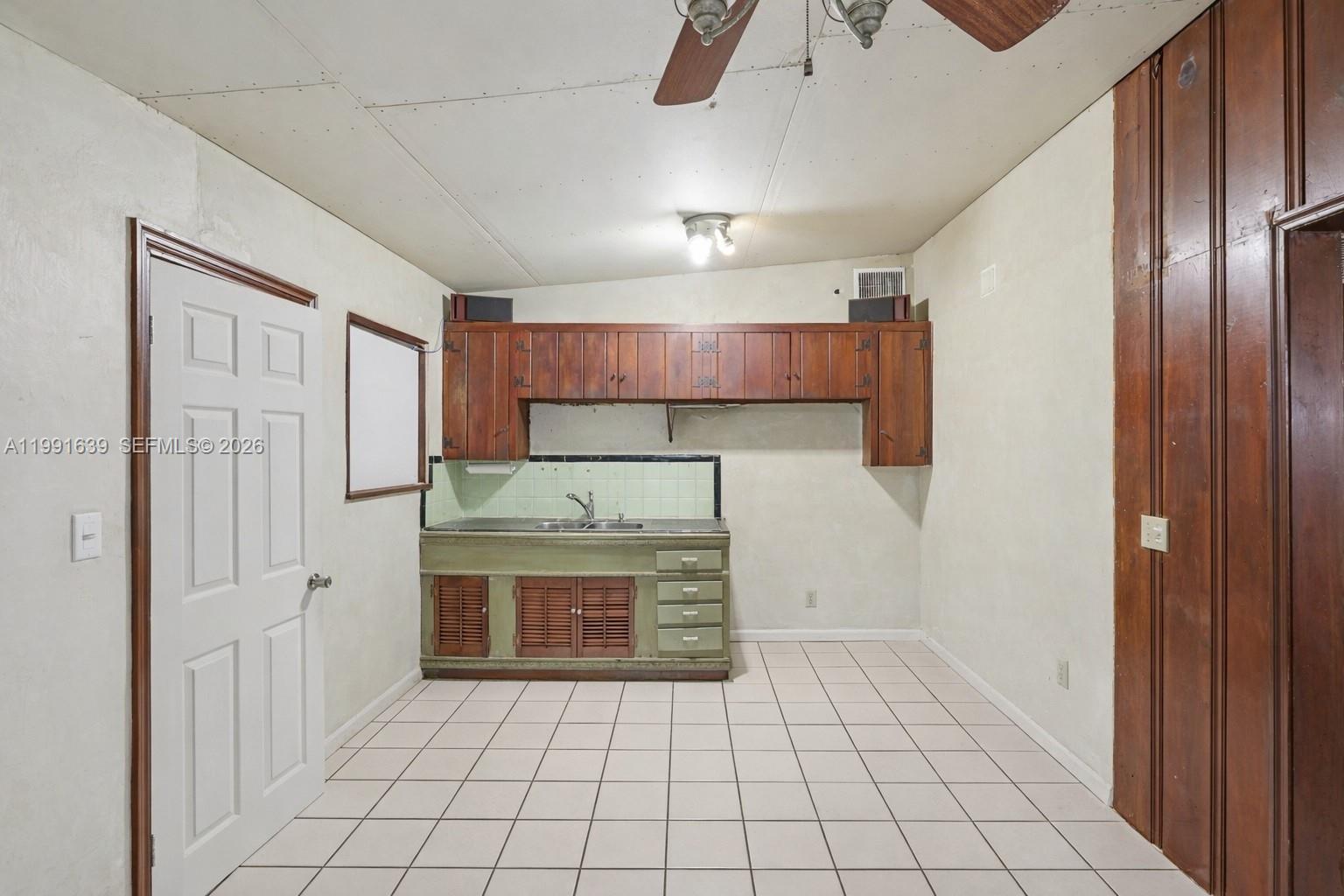 272 West 46th Street Hialeah, FL 33012 - Photo 8 of 34
