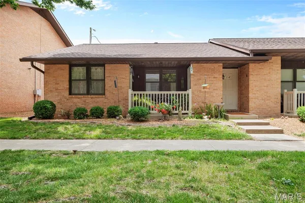 $129,900 | 1314 Pine Street, Unit 1, Highland, IL 62249
