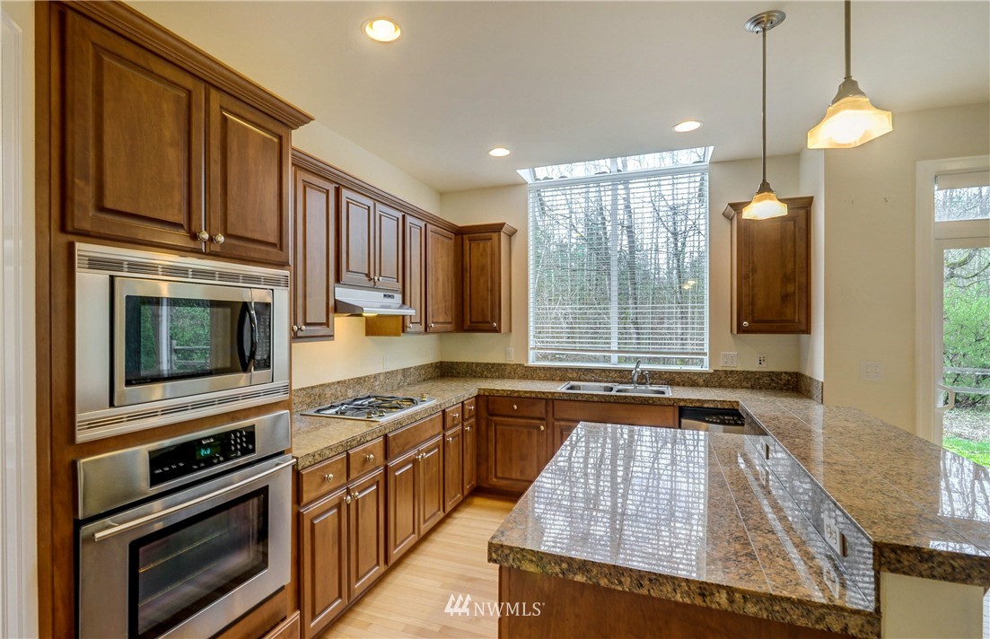 15710 36th Avenue Southeast Bothell, WA 98012 - Photo 11 of 24