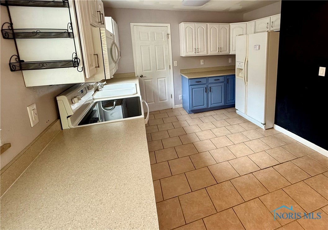 4205 Garrison Road Toledo, OH 43613 - Photo 21 of 23 Kitchen