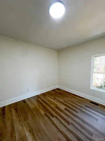 a view of empty room with window