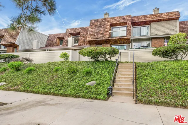 $5,900 | 13107 Mindanao Way, Unit 4, Marina del Rey, CA 90292