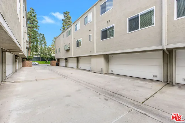 $5,900 | 13107 Mindanao Way, Unit 4, Marina del Rey, CA 90292