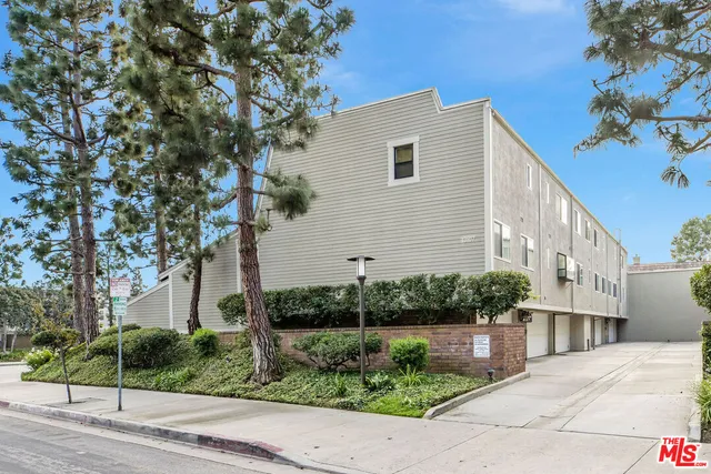 $5,900 | 13107 Mindanao Way, Unit 4, Marina del Rey, CA 90292