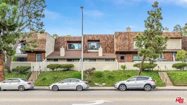 $5,900 | 13107 Mindanao Way, Unit 4, Marina del Rey, CA 90292