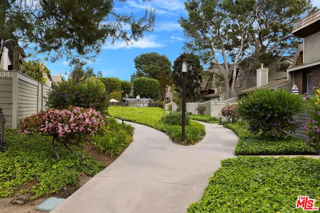 $5,900 | 13107 Mindanao Way, Unit 4, Marina del Rey, CA 90292