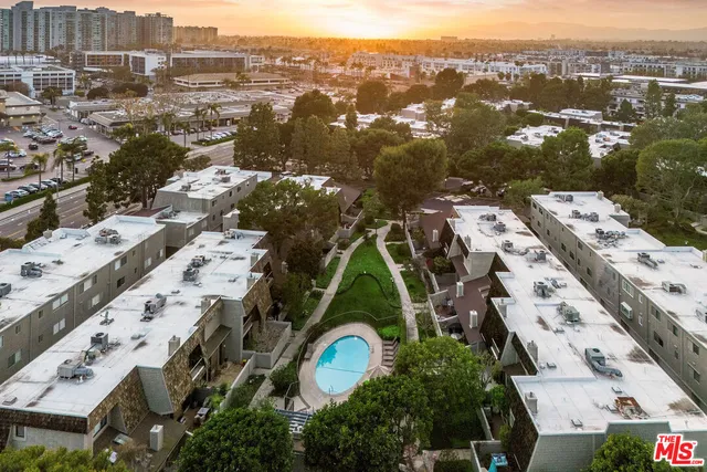 $5,900 | 13107 Mindanao Way, Unit 4, Marina del Rey, CA 90292