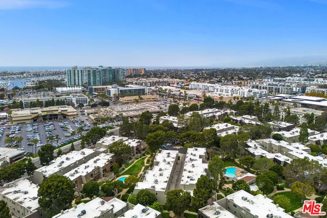 $5,900 | 13107 Mindanao Way, Unit 4, Marina del Rey, CA 90292