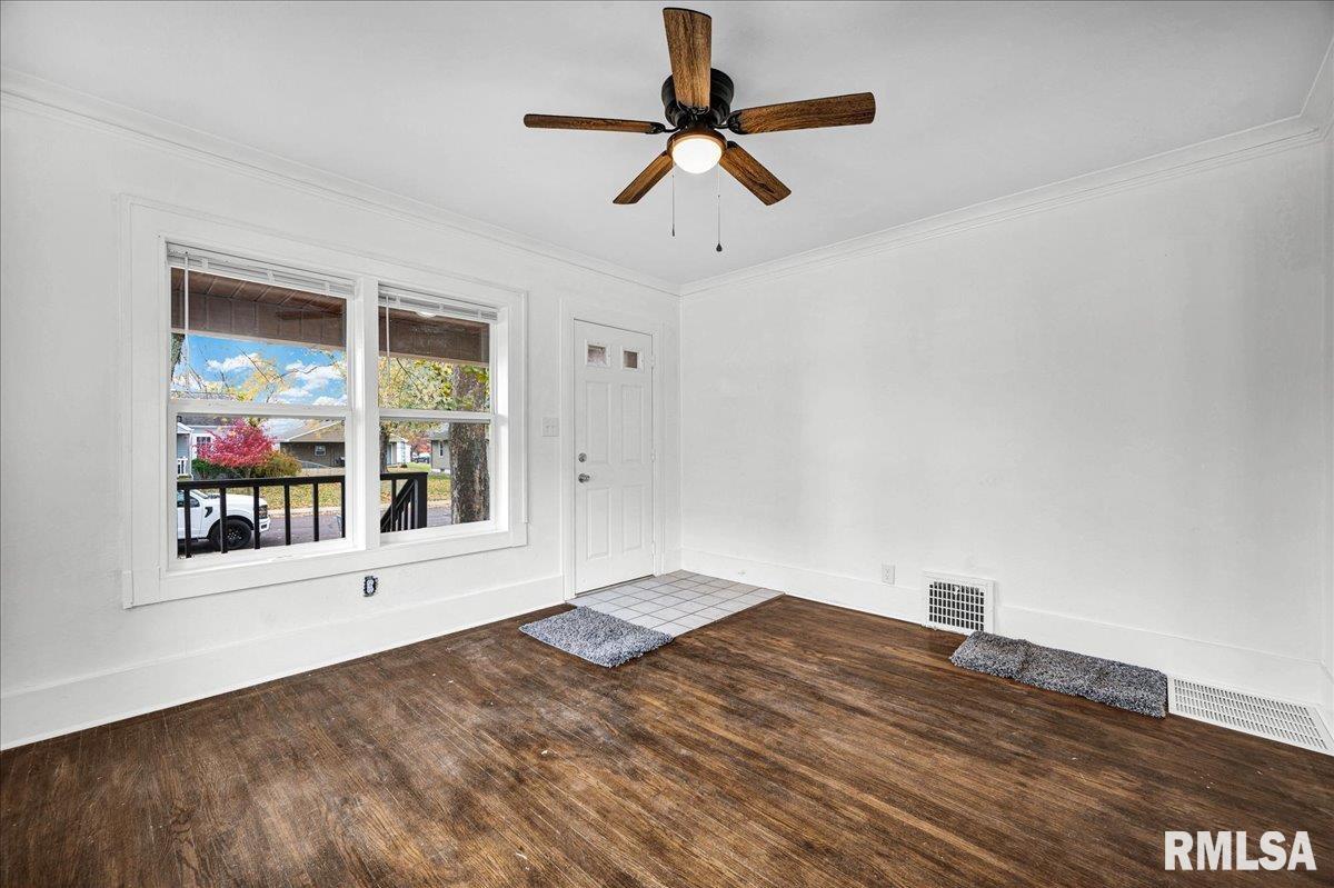 909 East Moneta Avenue Peoria Heights, IL 61616 - Photo 3 of 19