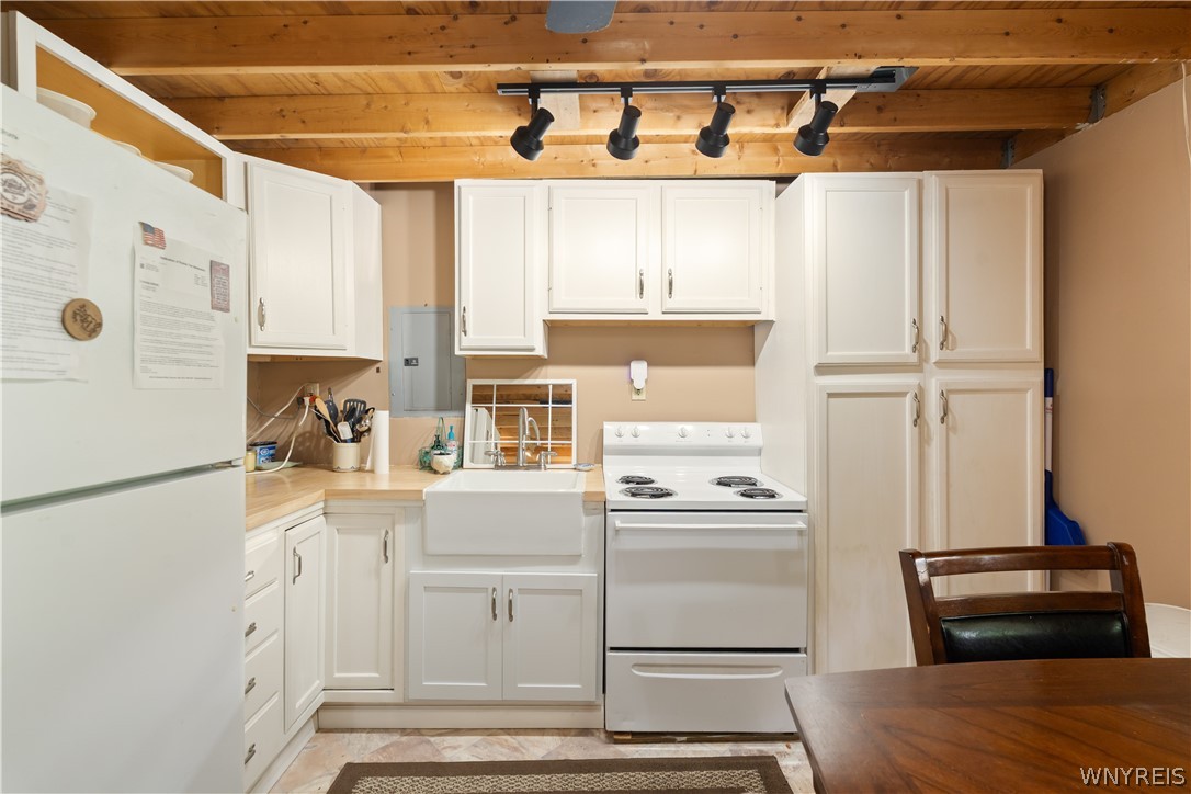 28 Treehaven Road Wethersfield, NY 14066 - Photo 18 of 48 Kitchen/Dining