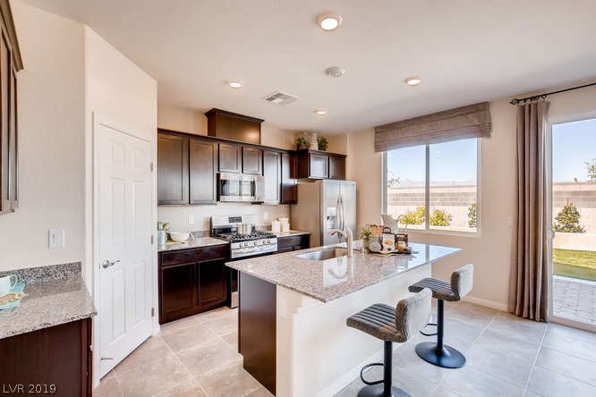 2145 Rio Rancho Pointe Place, Unit 48 Henderson, NV 89002 - Photo 11 of 27 Gallery Image 11