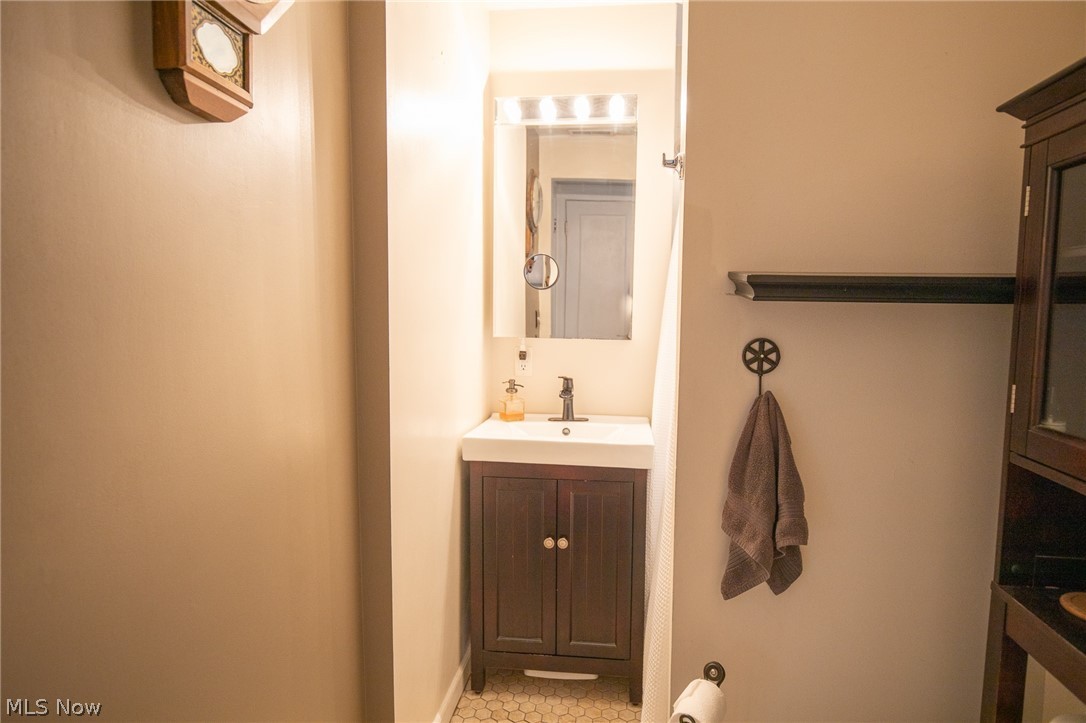 2473 Overlook Road, Unit 5 Cleveland, OH 44106 - Photo 8 of 22