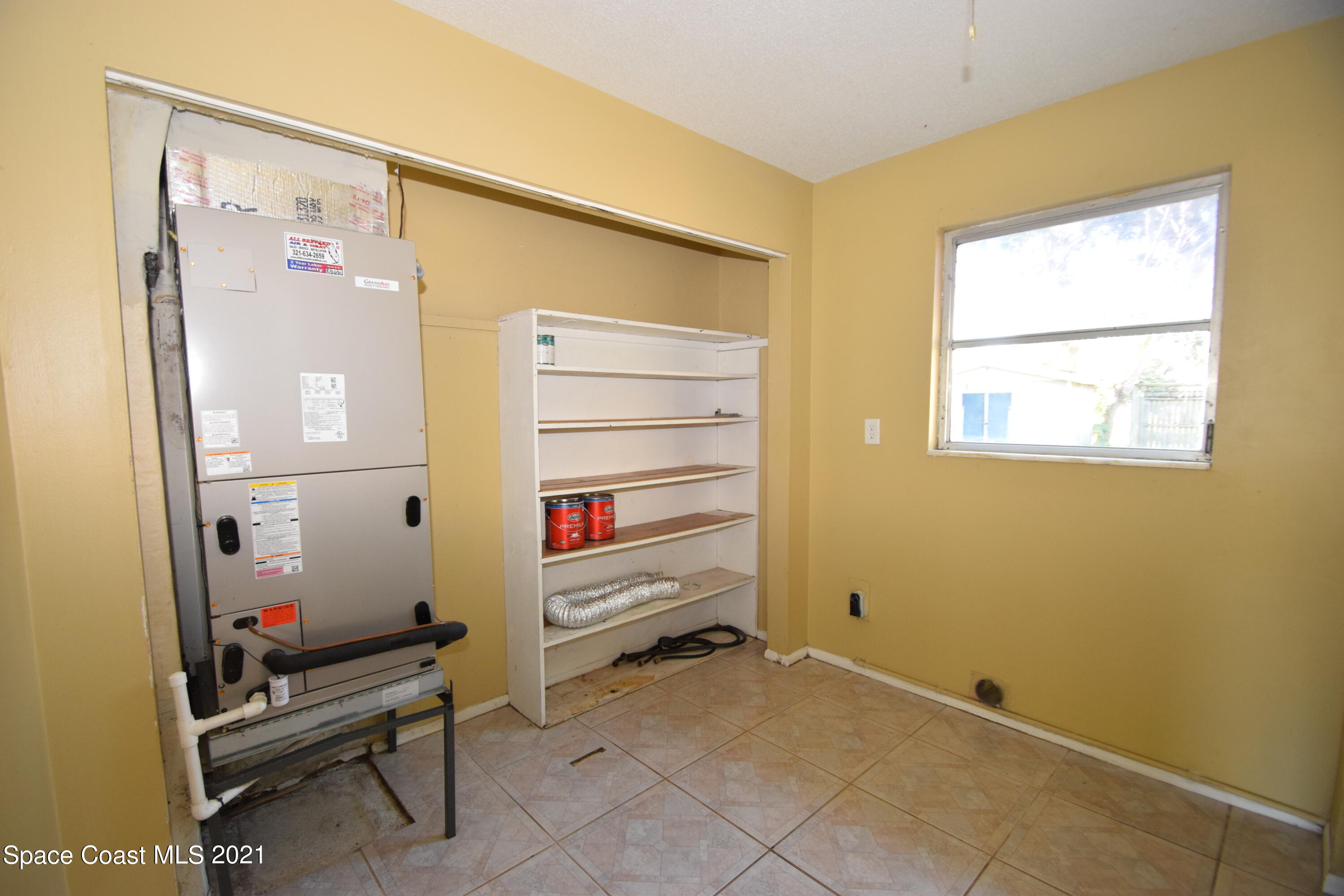 680 Aloha Avenue Cocoa, FL 32927 - Photo 23 of 27 a room with furniture and a window