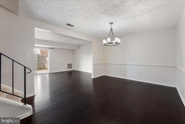 $2,900 | 5761 Independence Circle, Alexandria, VA 22312