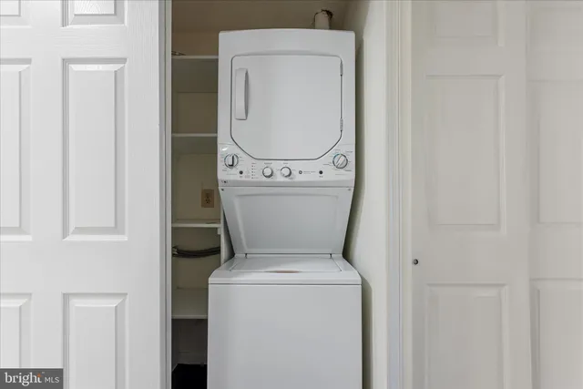 $2,900 | 5761 Independence Circle, Alexandria, VA 22312