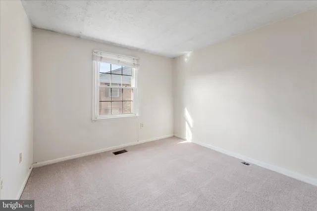 $2,900 | 5761 Independence Circle, Alexandria, VA 22312