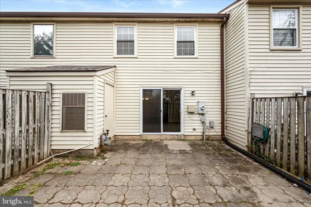 $2,900 | 5761 Independence Circle, Alexandria, VA 22312