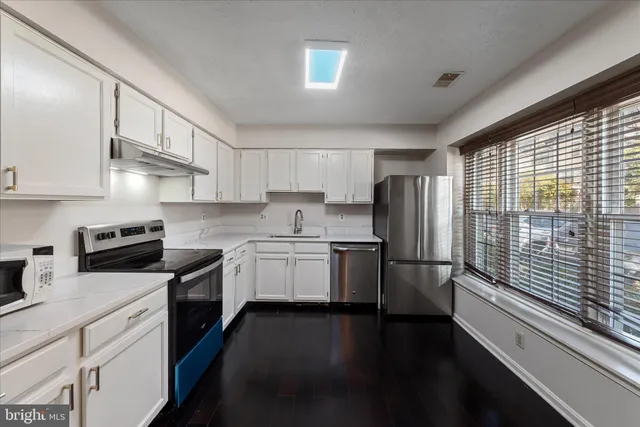 $2,900 | 5761 Independence Circle, Alexandria, VA 22312